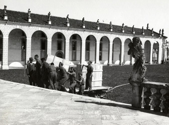 Il trasporto a Villa Manin 